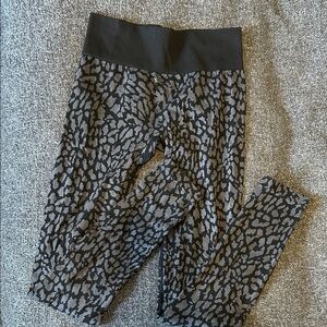 Ryka Wimens Black and Gray Patterned Leopard Leggings. Stretchy and comfortable